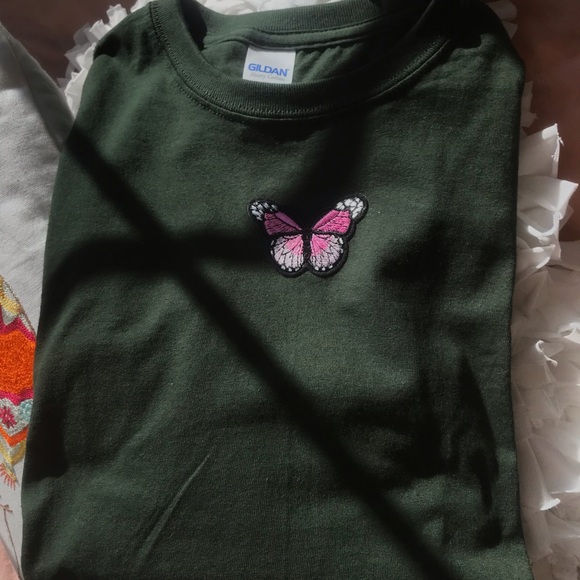 dark green t-shirt with pink butterfly patch🧸 - Picture 4 of 4